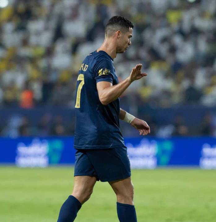 C罗在C9比赛中势不可挡,出色防守引发热议!的简单介绍 C罗在C9比赛中势不可挡,出色防守引发热议!的简单介绍